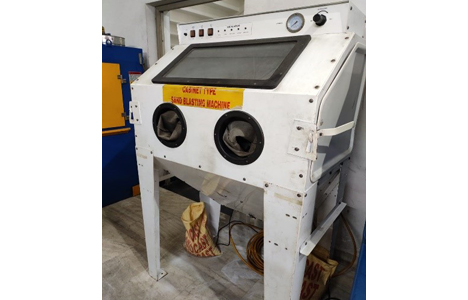 Cabinet Type Shot Blasting Machine Cabinet Type Shot Blasting Machine